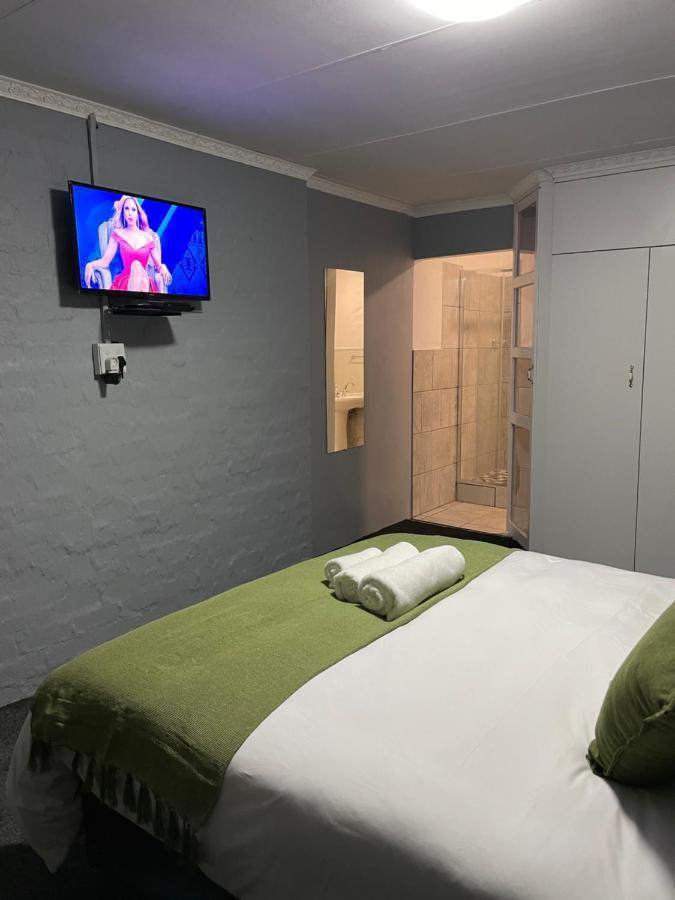 Host Hub Guest House Kempton Park Eksteriør billede