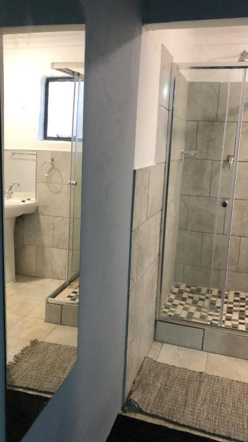 Host Hub Guest House Kempton Park Eksteriør billede