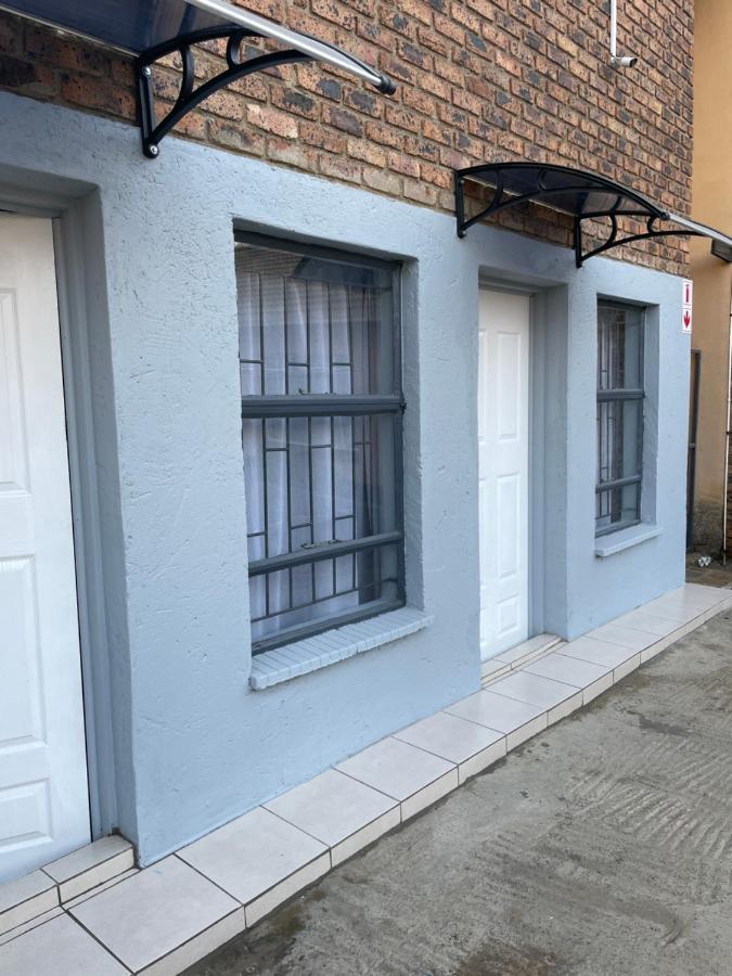 Host Hub Guest House Kempton Park Eksteriør billede