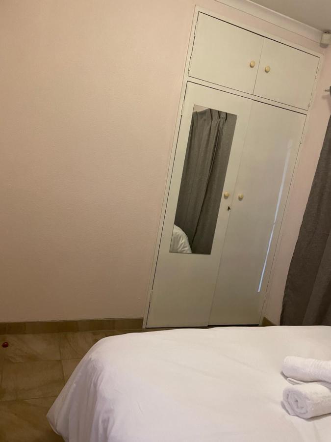 Host Hub Guest House Kempton Park Eksteriør billede