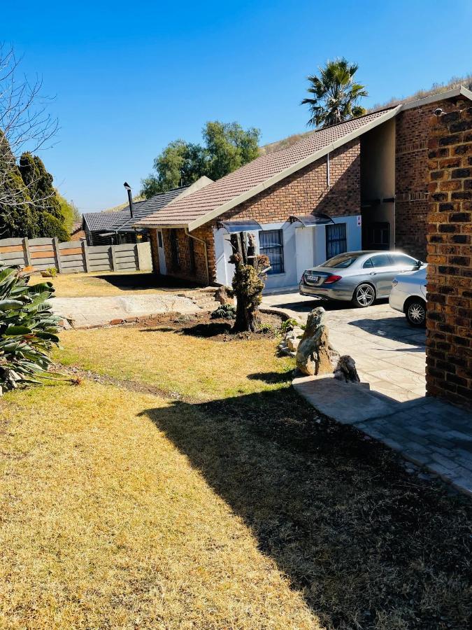Host Hub Guest House Kempton Park Eksteriør billede