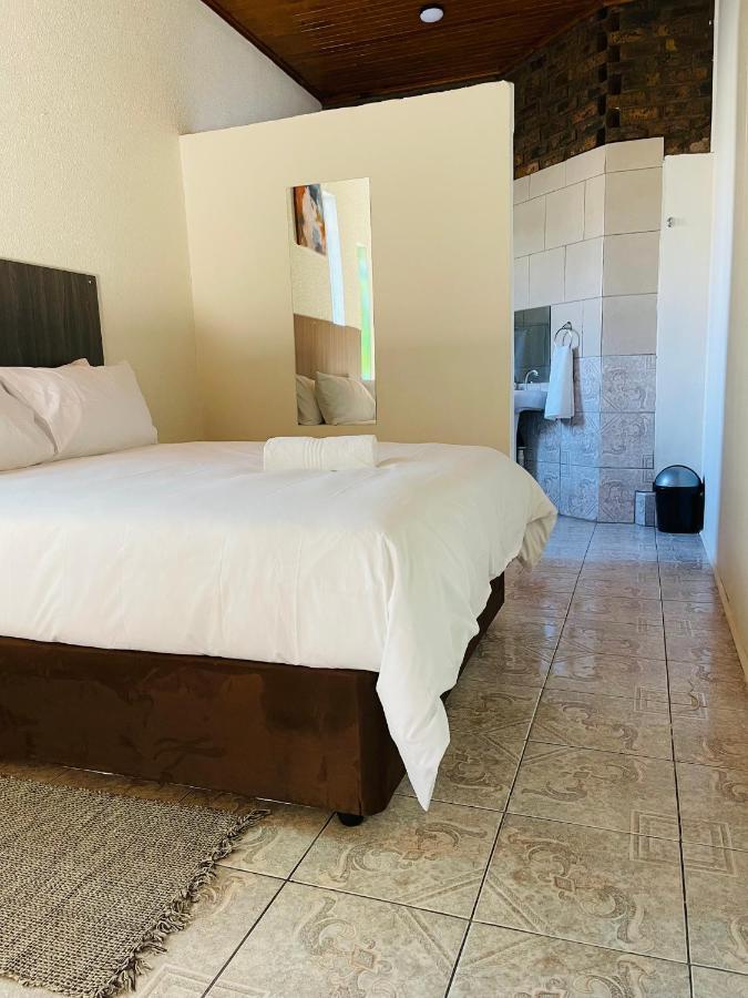 Host Hub Guest House Kempton Park Eksteriør billede