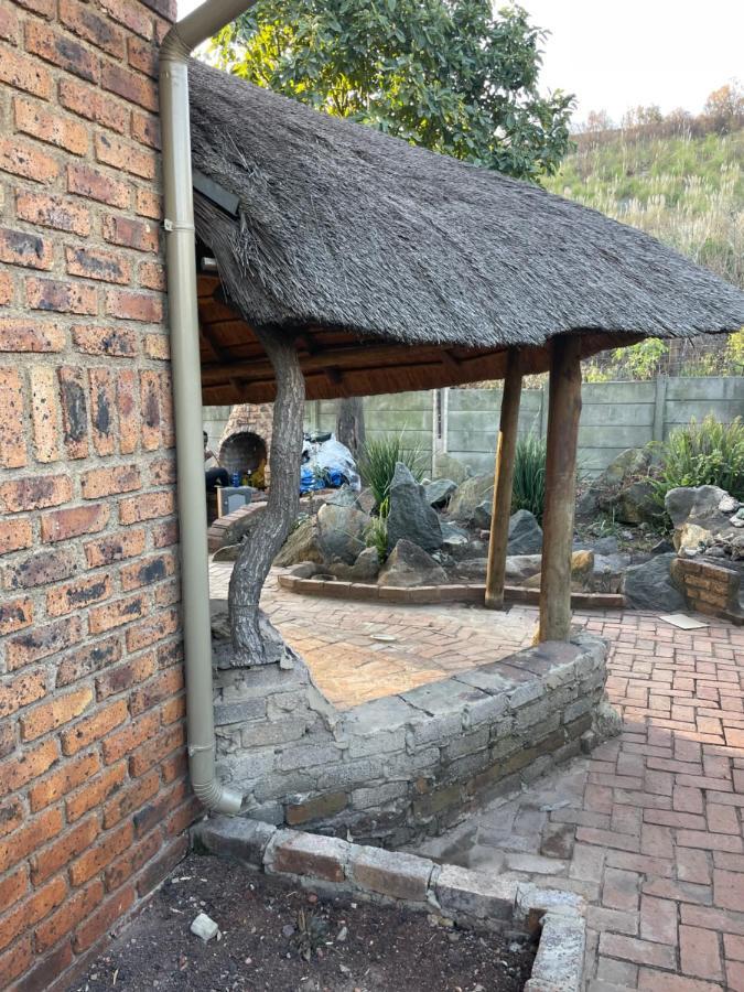 Host Hub Guest House Kempton Park Eksteriør billede