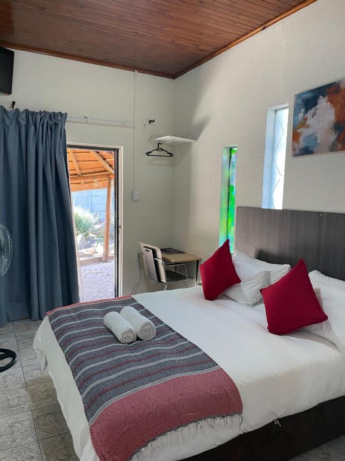 Host Hub Guest House Kempton Park Eksteriør billede