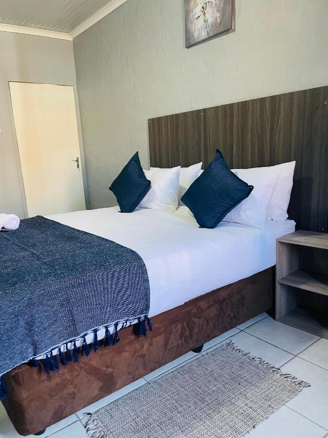 Host Hub Guest House Kempton Park Eksteriør billede