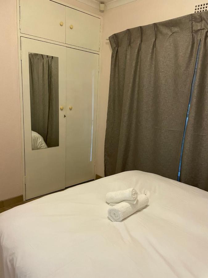Host Hub Guest House Kempton Park Eksteriør billede