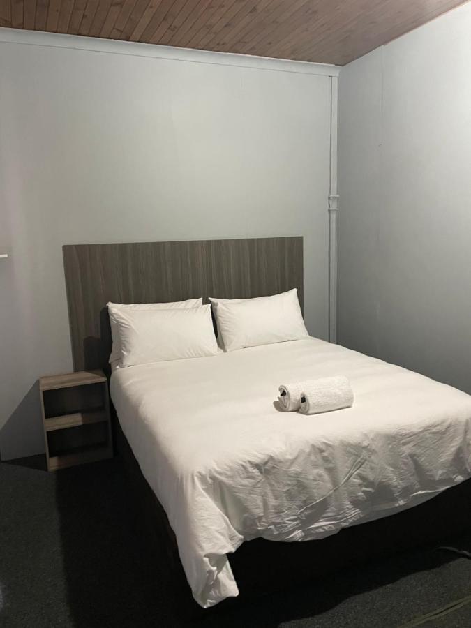 Host Hub Guest House Kempton Park Eksteriør billede