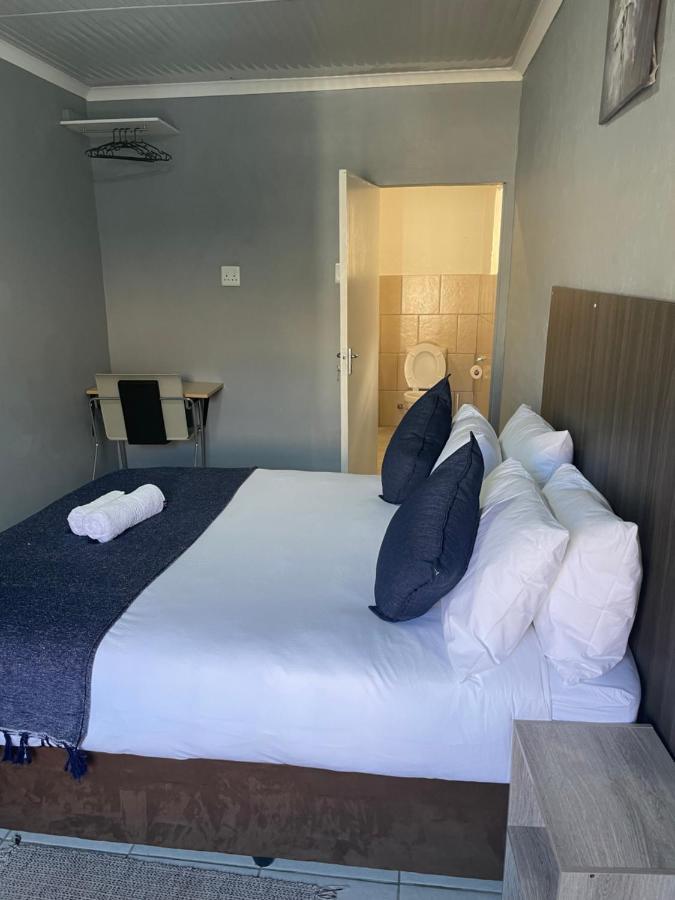 Host Hub Guest House Kempton Park Eksteriør billede