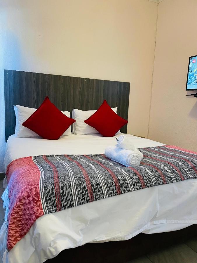 Host Hub Guest House Kempton Park Eksteriør billede