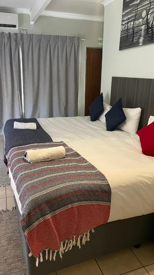 Host Hub Guest House Kempton Park Eksteriør billede
