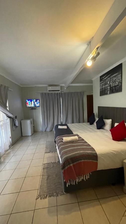 Host Hub Guest House Kempton Park Eksteriør billede