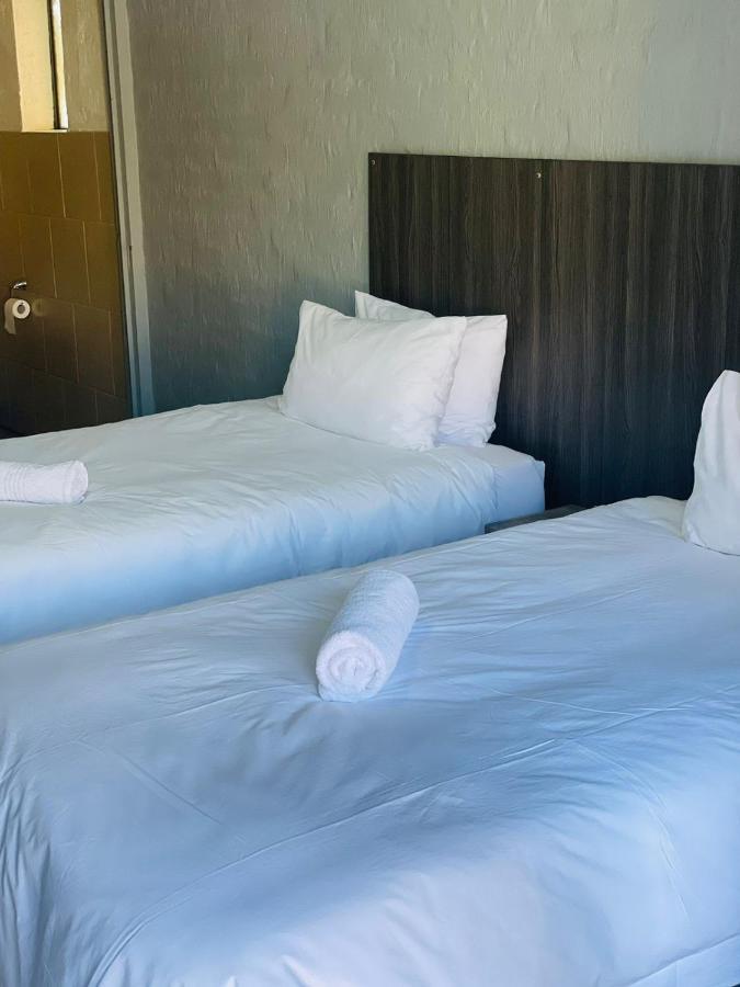 Host Hub Guest House Kempton Park Eksteriør billede