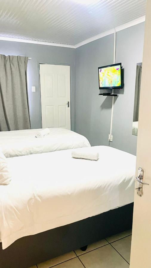 Host Hub Guest House Kempton Park Eksteriør billede