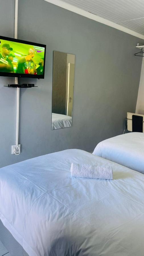 Host Hub Guest House Kempton Park Eksteriør billede
