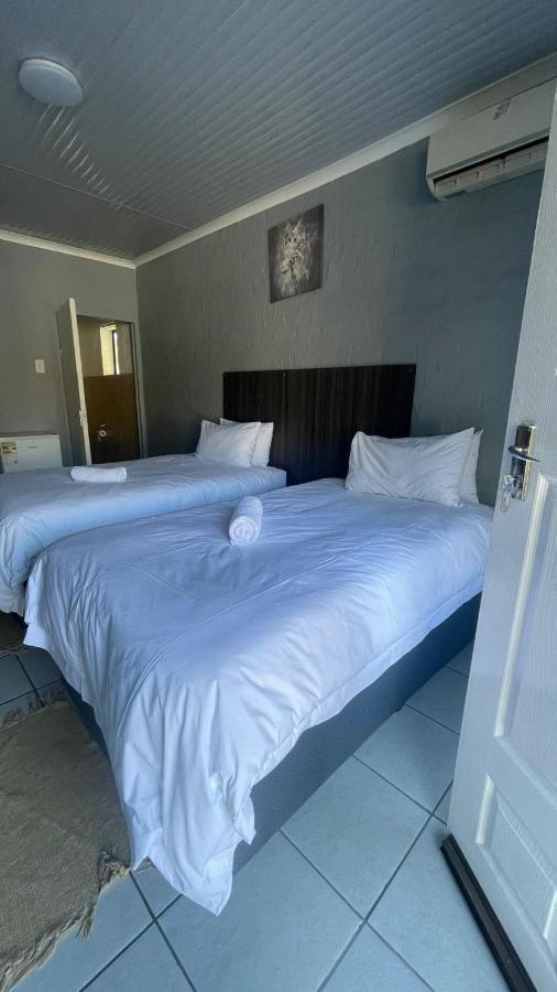Host Hub Guest House Kempton Park Eksteriør billede