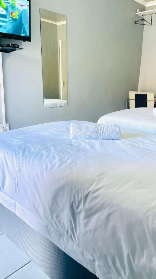 Host Hub Guest House Kempton Park Eksteriør billede